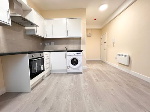 Dalton Street, London SE27, Studio to rent