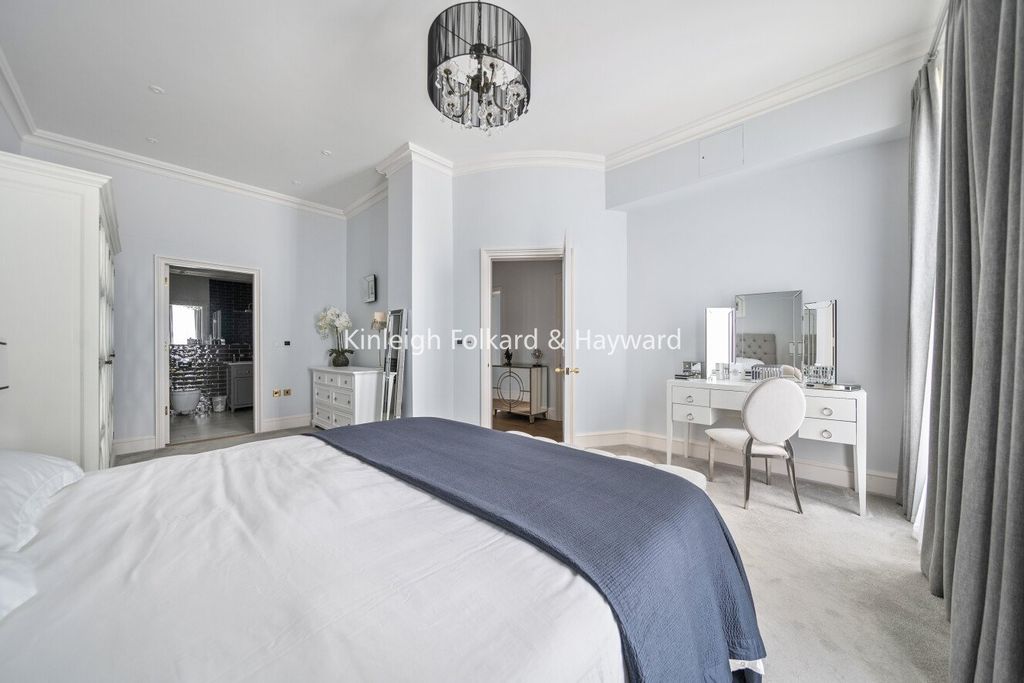 Additional image 4 of 2 bed flat for saleWilloughby Lane, Bromley, Kent BR1