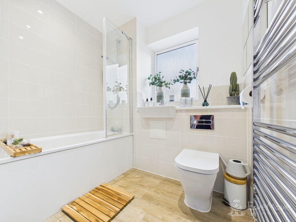 Additional image 12 of 2 bed flat for saleThorpe Court, Thorpe Close, Bordon GU35