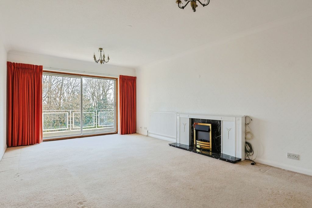 3 bed flat for saleWallace Road, Broadstone, Dorset BH18 photo 2