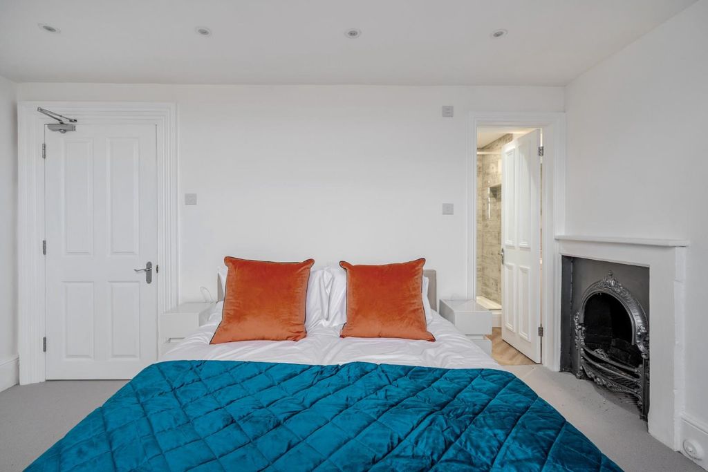 Additional image 8 of 2 bed flat for saleCalton Road, Lyncombe, Bath BA2