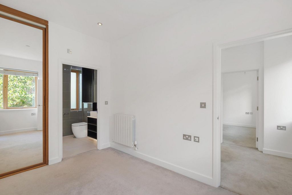 Additional image 8 of 4 bed semi-detached house for saleGibsons Place, Brentford TW8