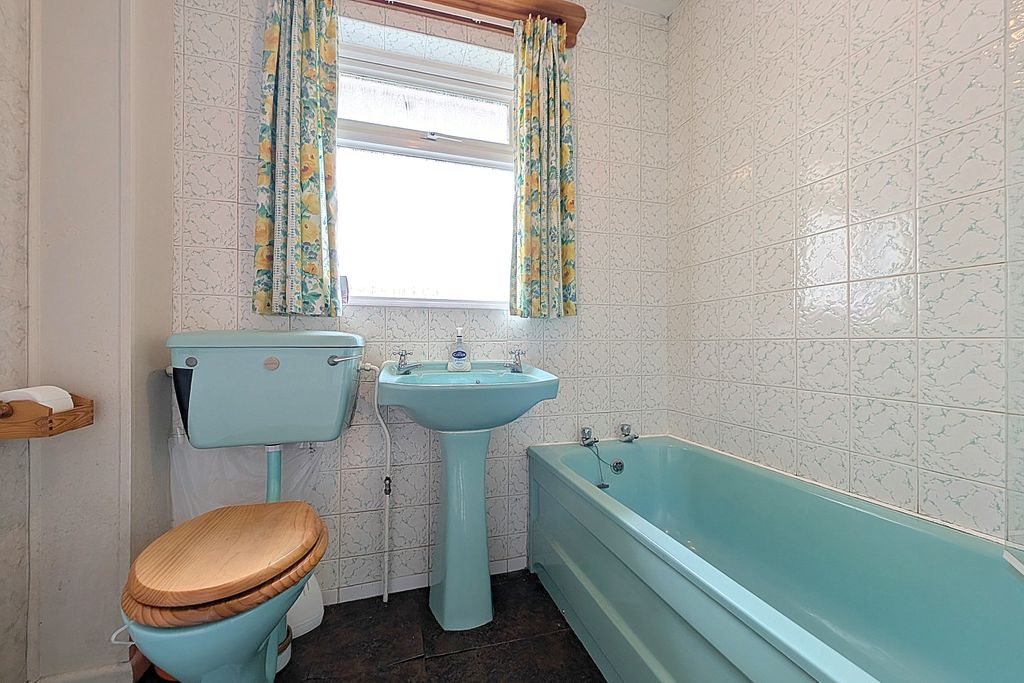 Additional image 17 of 3 bed bungalow for saleThornhills Lane, Brighouse, West Yorkshire HD6