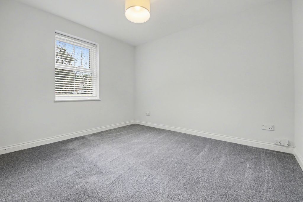 Additional image 9 of 2 bed flat for sale96 Midanbury Lane, Bitterne SO18