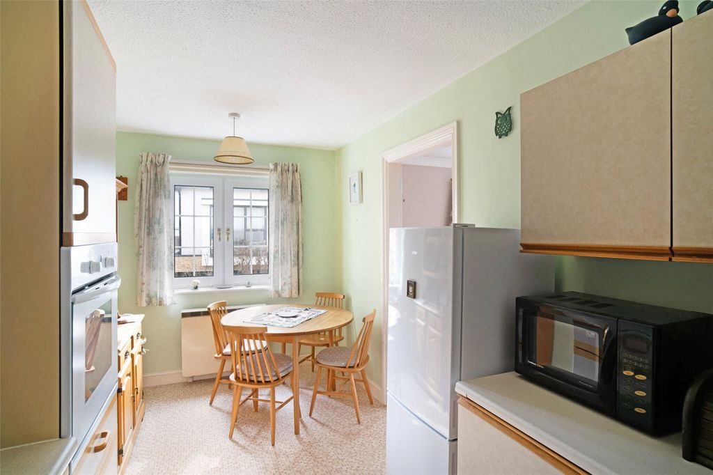 2 bed flat for saleStation Road, Broadway, Worcestershire WR12 photo 4