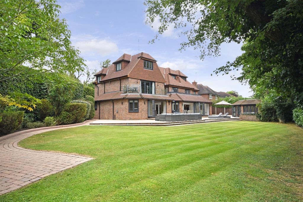 Additional image 2 of 6 bed detached house for saleWambrook Close, Hutton Mount, Brentwood CM13