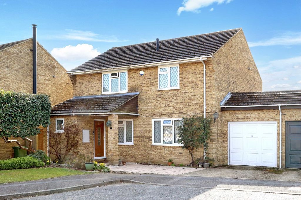4 bed country house for saleDell Lees, Seer Green, Beaconsfield HP9