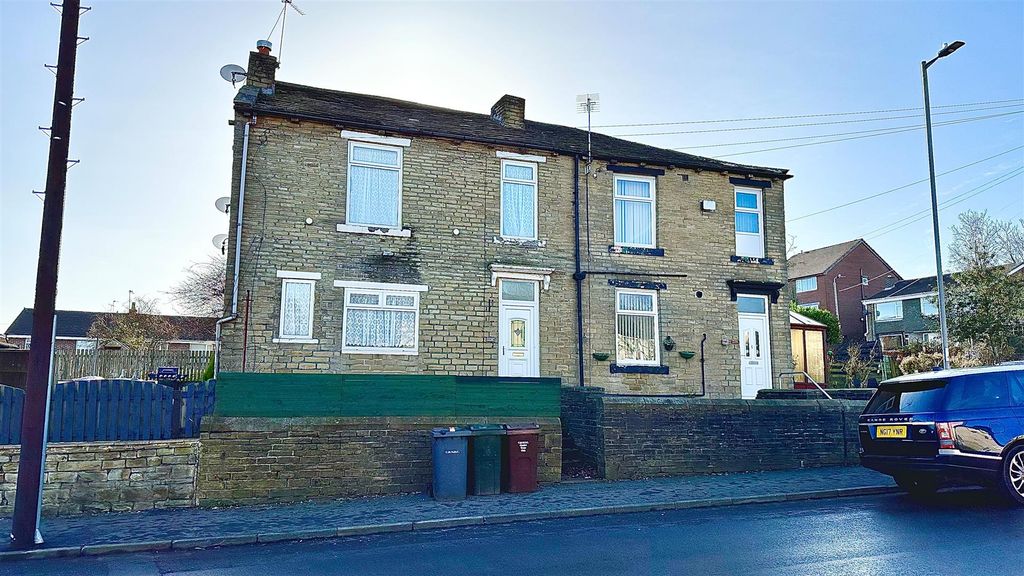 2 bed terraced house for saleHolme Lane, Bradford BD4