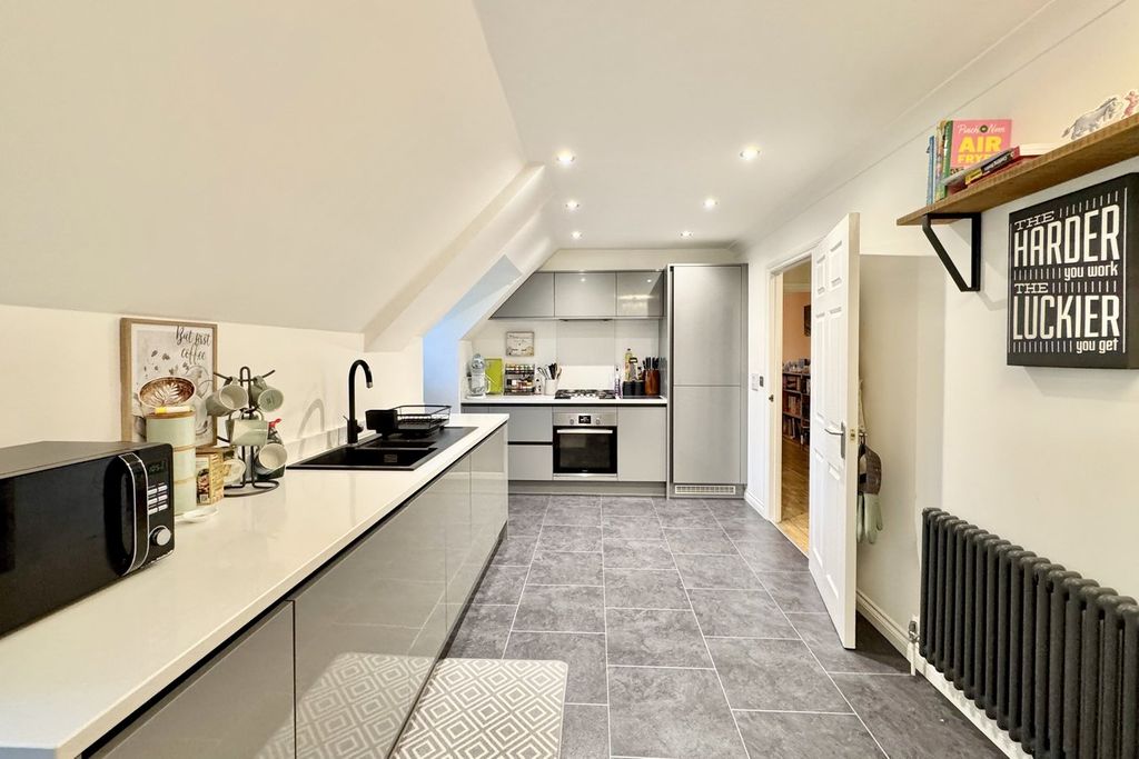Additional image 4 of 2 bed flat for salePine House, Talbot Avenue, Talbot Woods, Bournemouth BH3