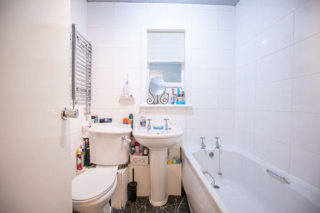 Additional image 8 of 3 bed flat for saleNewburgh, Erskine PA8