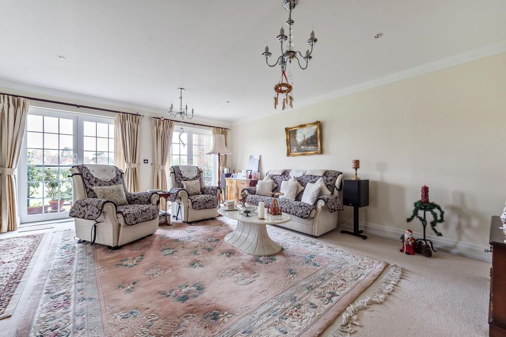 Additional image 8 of 3 bed flat for saleWest Common Road, Hayes, Kent BR2