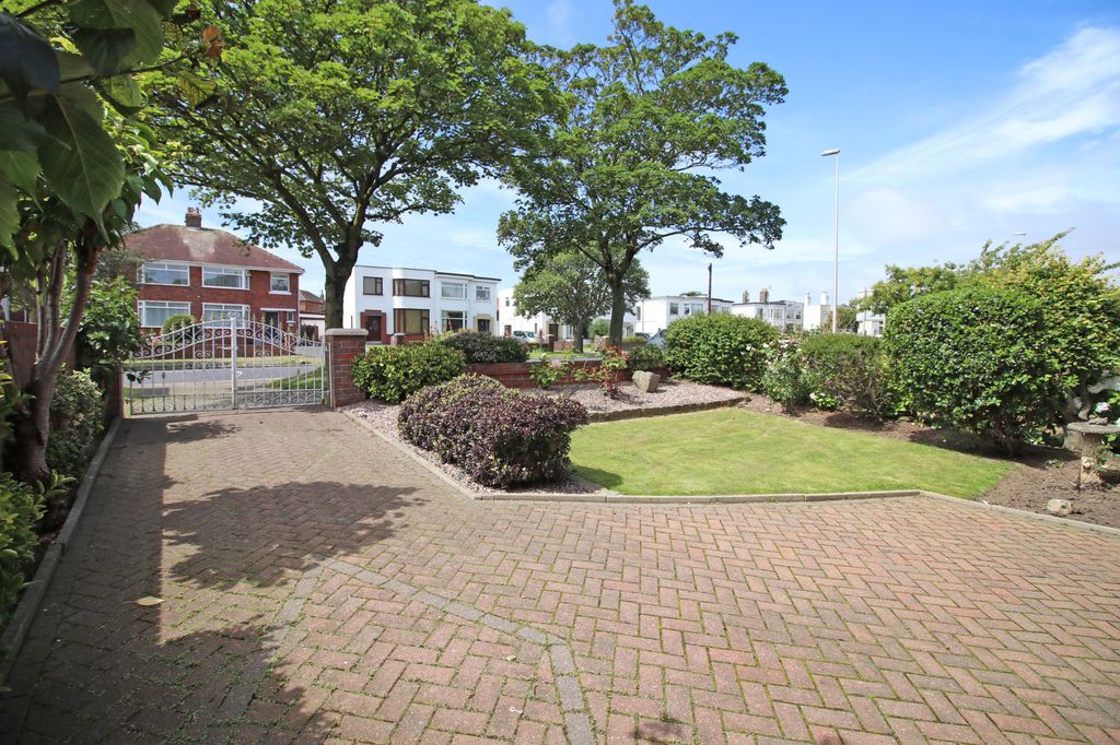 Additional image 23 of 3 bed flat for saleDevonshire Road, Blackpool FY2