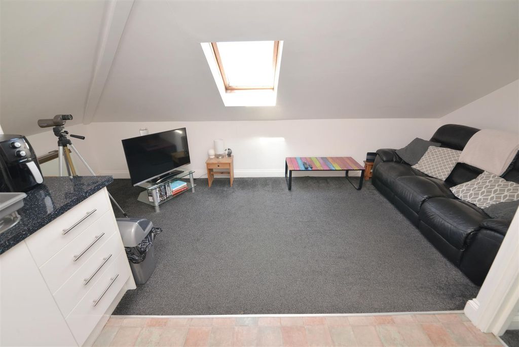 Additional image 5 of 1 bed flat for saleCrackwell Street, Tenby SA70