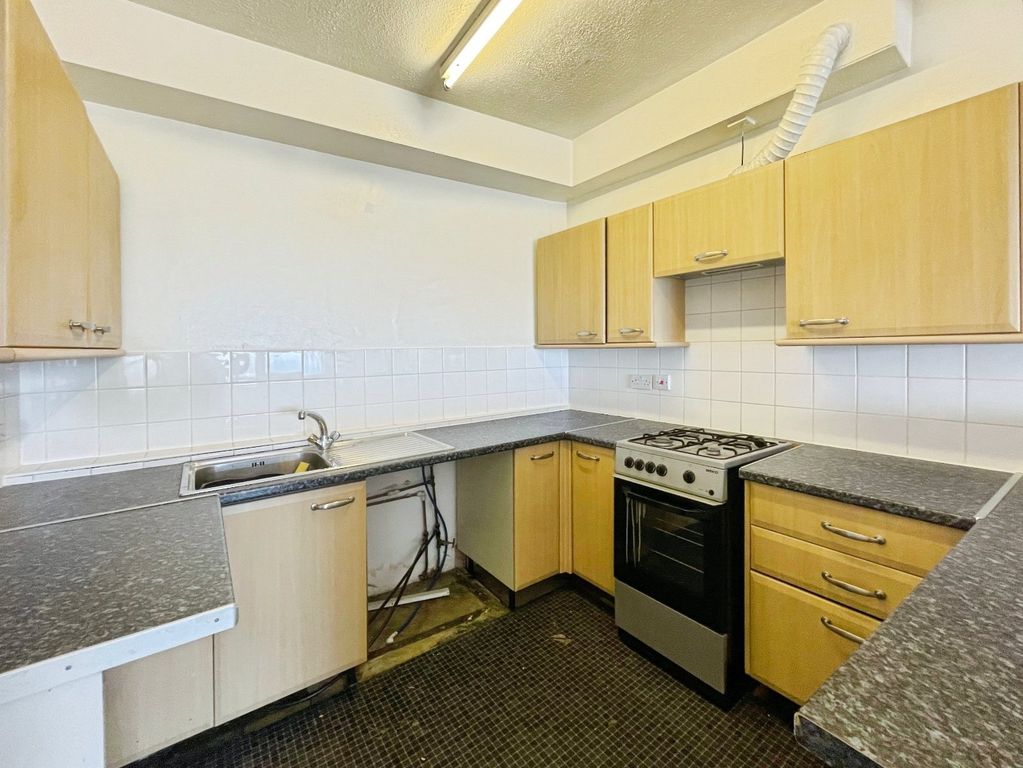 2 bed flat for sale16A High Street, Ilfracombe, Devon EX34 photo 3