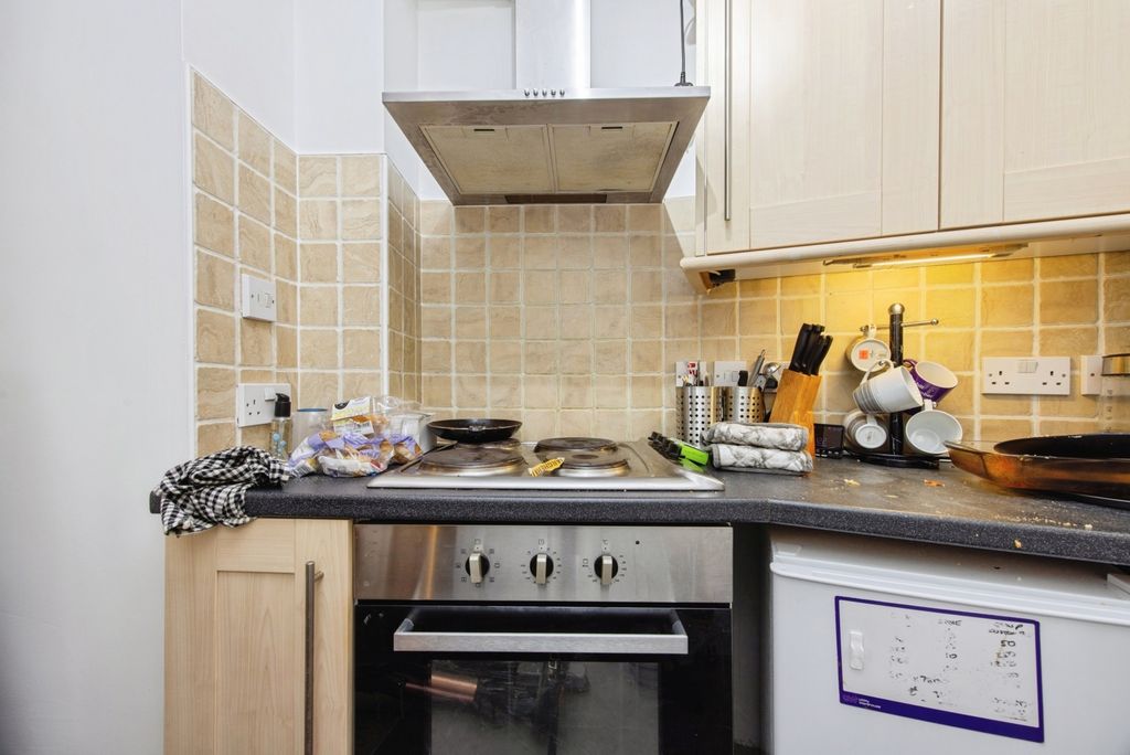 Additional image 9 of 1 bed flat for saleCrinnicks Hill, Bodmin, Cornwall PL31