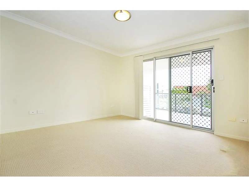 Additional image 5 of 10/76 Old Cleveland Road, Greenslopes QLD 4120