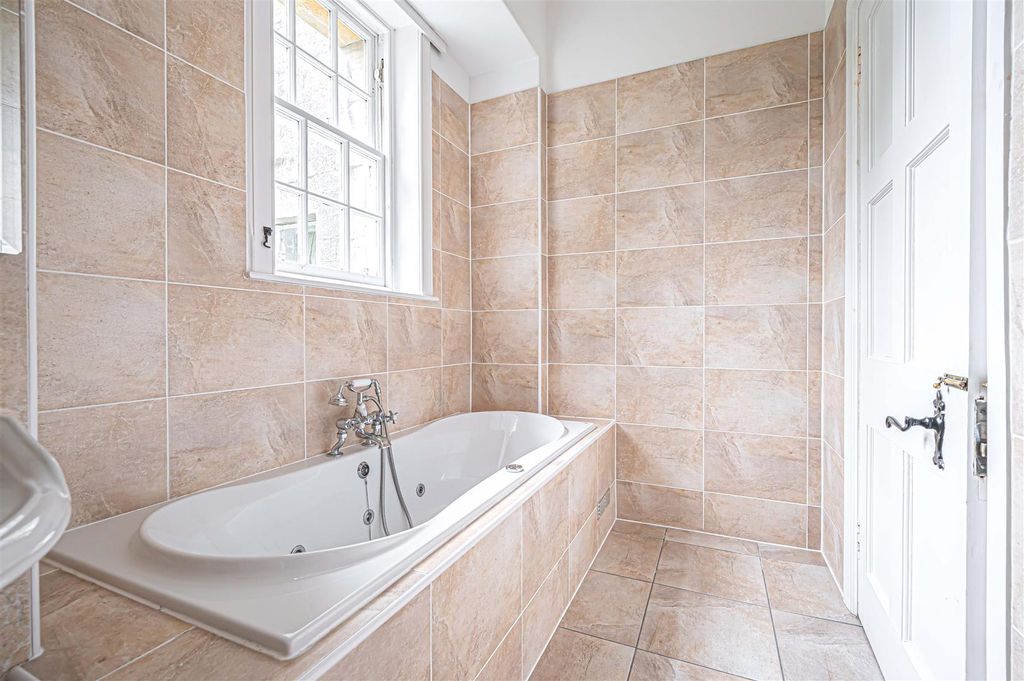 Additional image 19 of 2 bed flat for sale3 Inzievar House, Dunfermline KY12