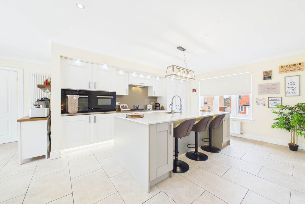 Additional image 2 of 4 bed detached bungalow for saleMorris Crescent, Motherwell ML1