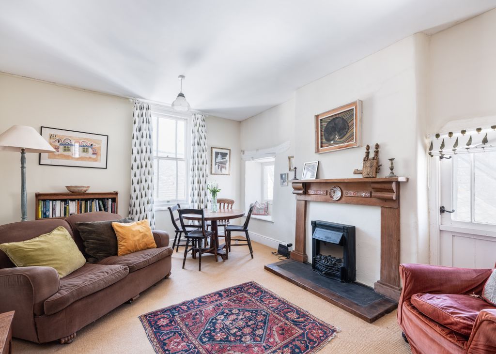 3 bed flat for saleTop Flat, Stanley House PL29 photo 2