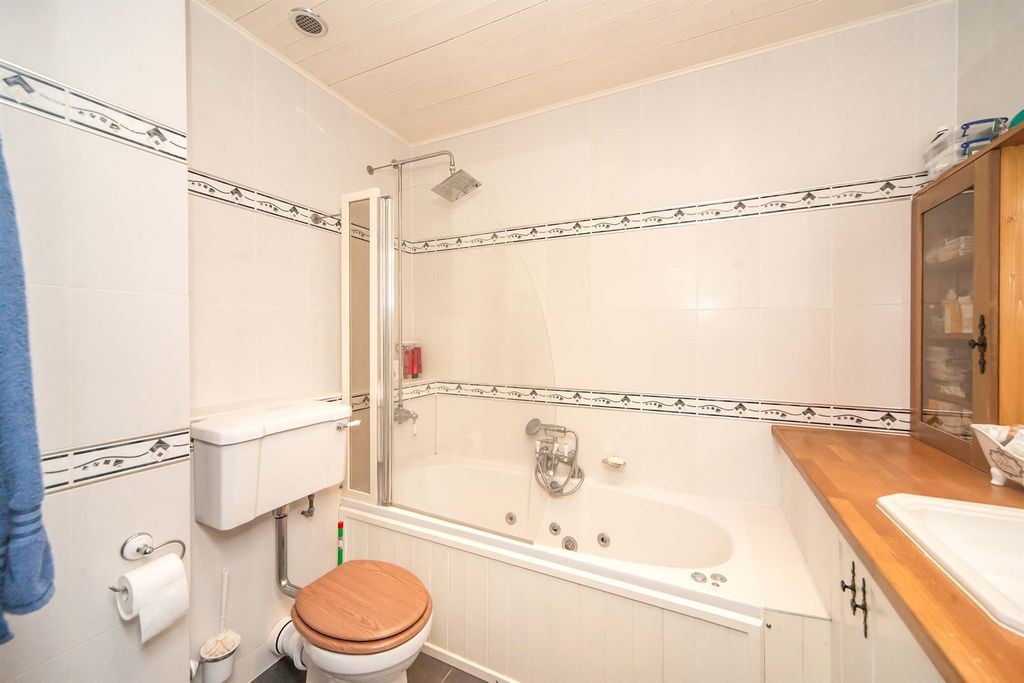 Additional image 7 of 1 bed flat for saleMarket Place, Blandford Forum DT11