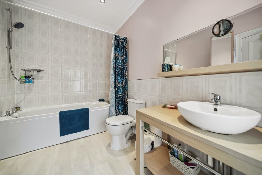 Additional image 18 of 6 bed detached house for saleLeeds Road, Idle, Bradford, West Yorkshire BD10