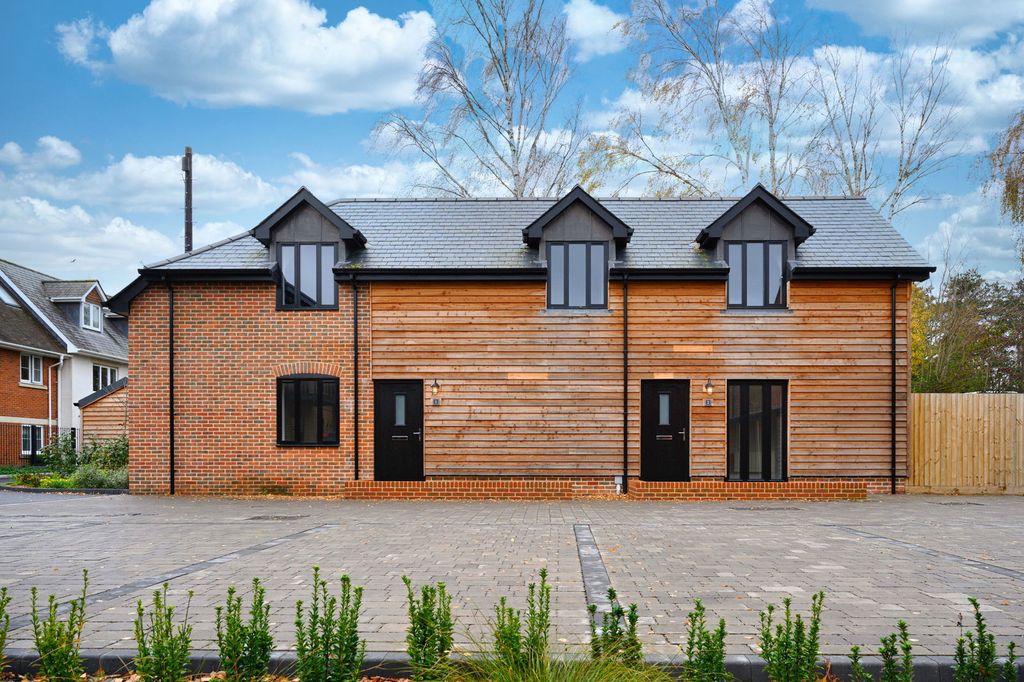 Additional image 2 of 2 bed flat for saleConnaught Place, Brockenhurst SO42