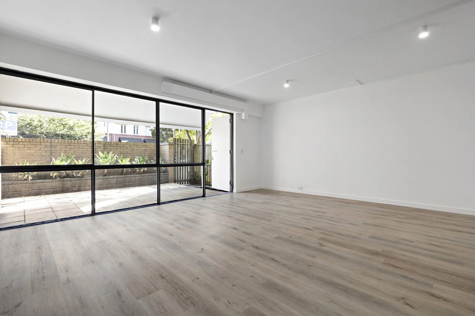 2/20 Commercial Road, Melbourne VIC 3004
