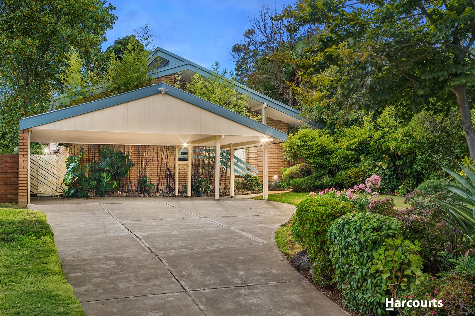 8 Domino Court, Wheelers Hill VIC 3150