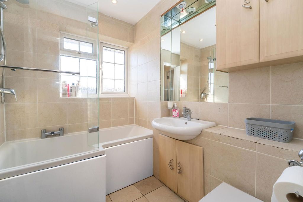 Additional image 11 of 6 bed detached house for saleTilehouse Close, Borehamwood WD6