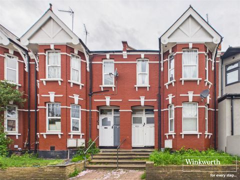 Hillview Gardens, London NW4