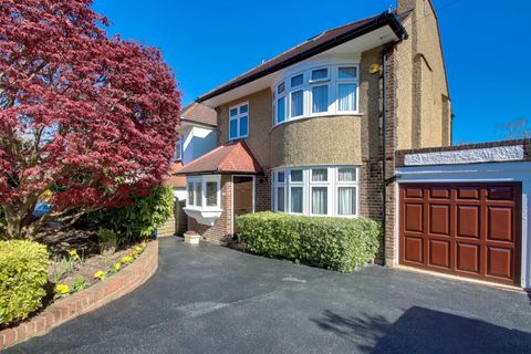 Longland Drive, London N20