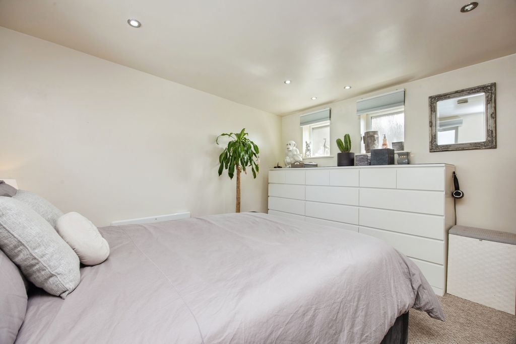 Additional image 8 of 1 bed flat for saleHigher Bore Street, Bodmin, Cornwall PL31