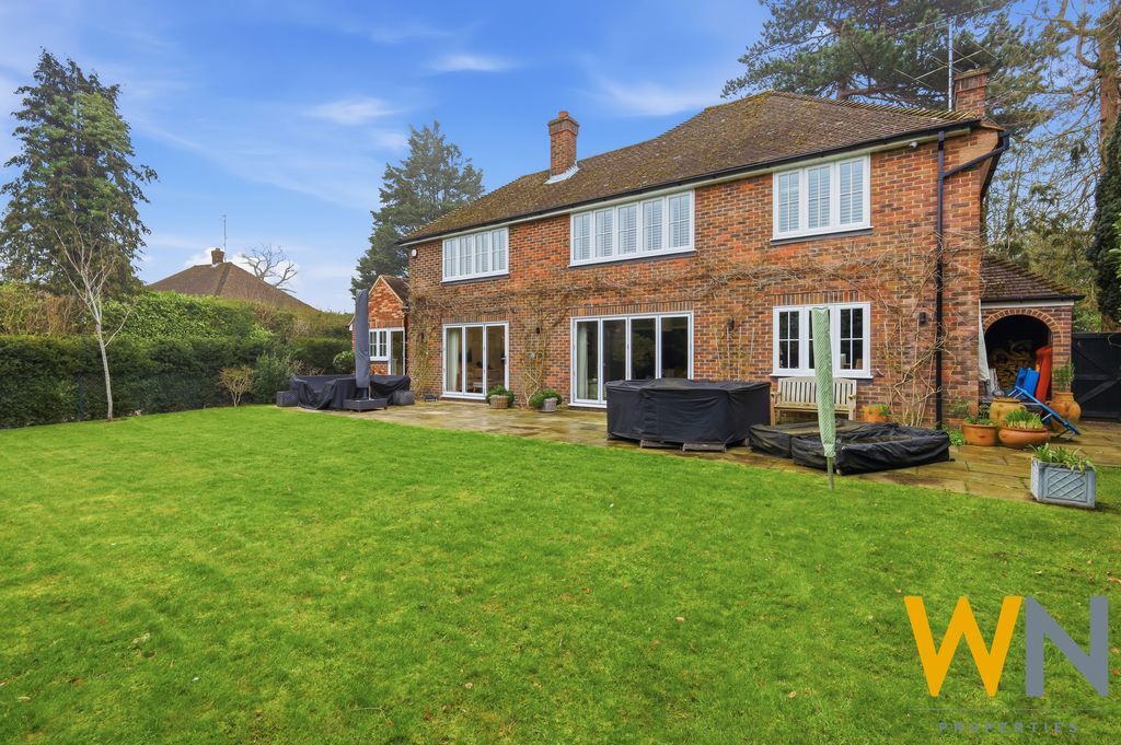 Additional image 40 of 4 bed detached house for saleRoundwood Avenue, Hutton Mount, Brentwood CM13