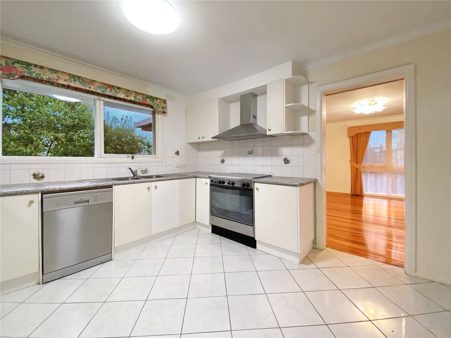 7 Randall Ct, Mount Waverley VIC 3149 photo 3