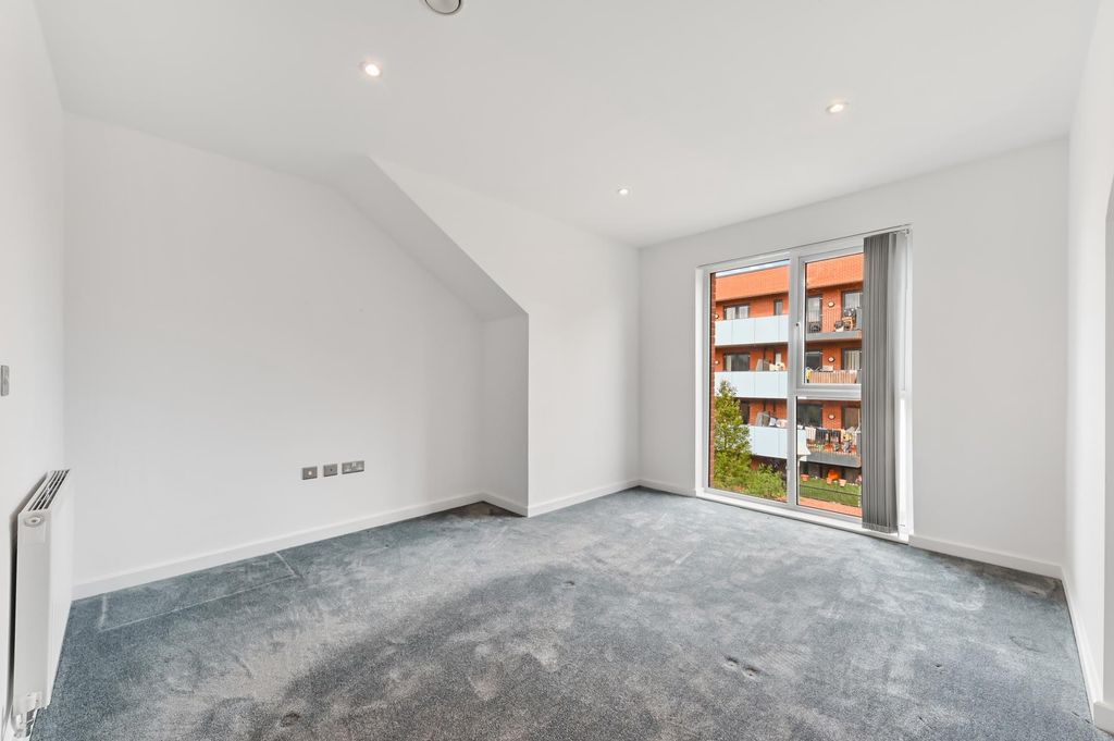 Additional image 7 of 3 bed semi-detached house for saleReynard Way, Brentford TW8