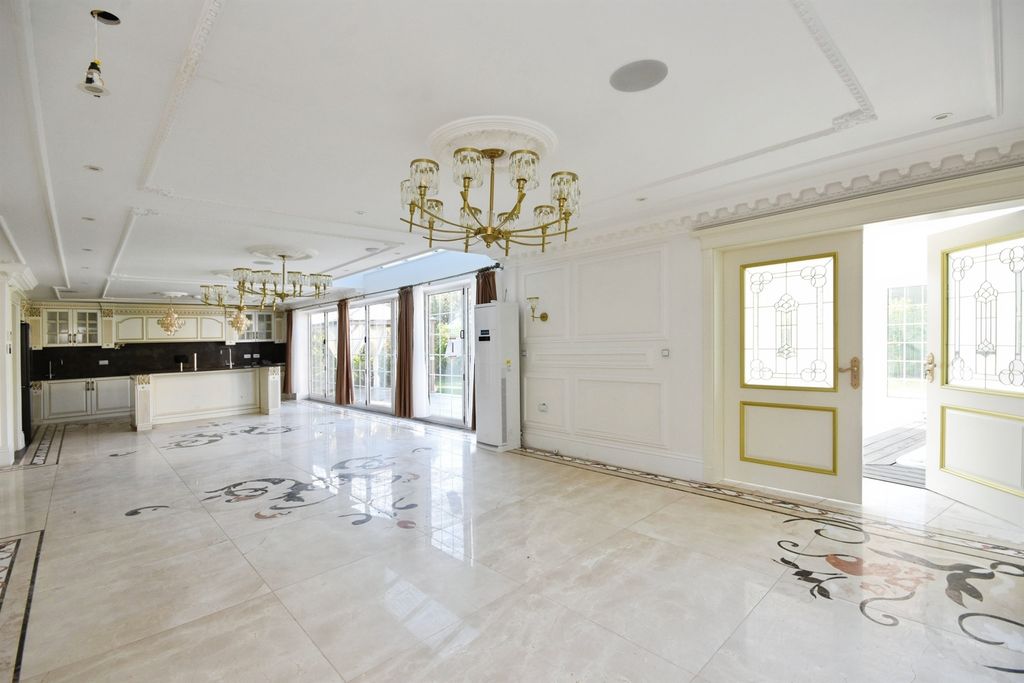 Additional image 7 of 6 bed detached house for saleHeronway, Hutton, Brentwood CM13