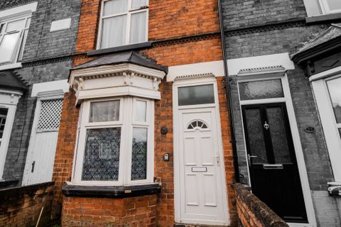 Knighton Fields Road West, Leicester LE2