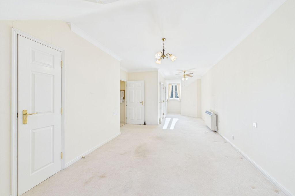 2 bed flat for saleHanbury Court, Thetford IP24
