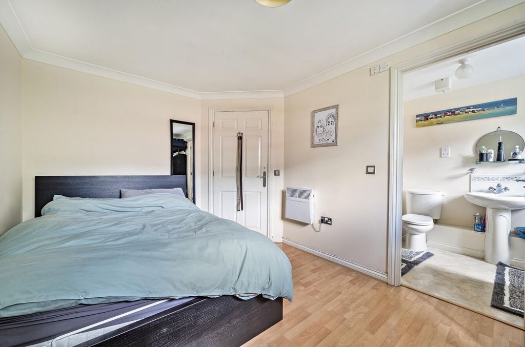Additional image 4 of 2 bed flat for saleCourtney Place, Terrace Road South, Binfield, Bracknell RG42
