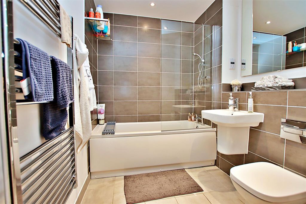 Additional image 8 of 2 bed flat for saleDarwin House, Holmesley Road, Borehamwood WD6