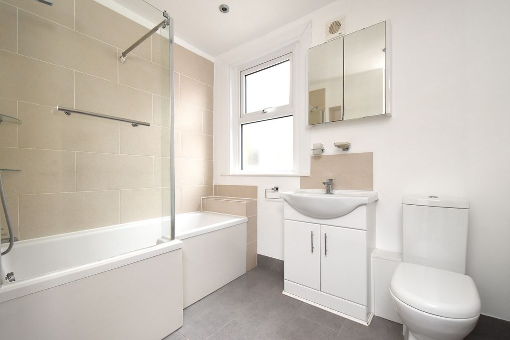 Additional image 6 of 3 bed flat for saleLytchet Road, Bromley BR1