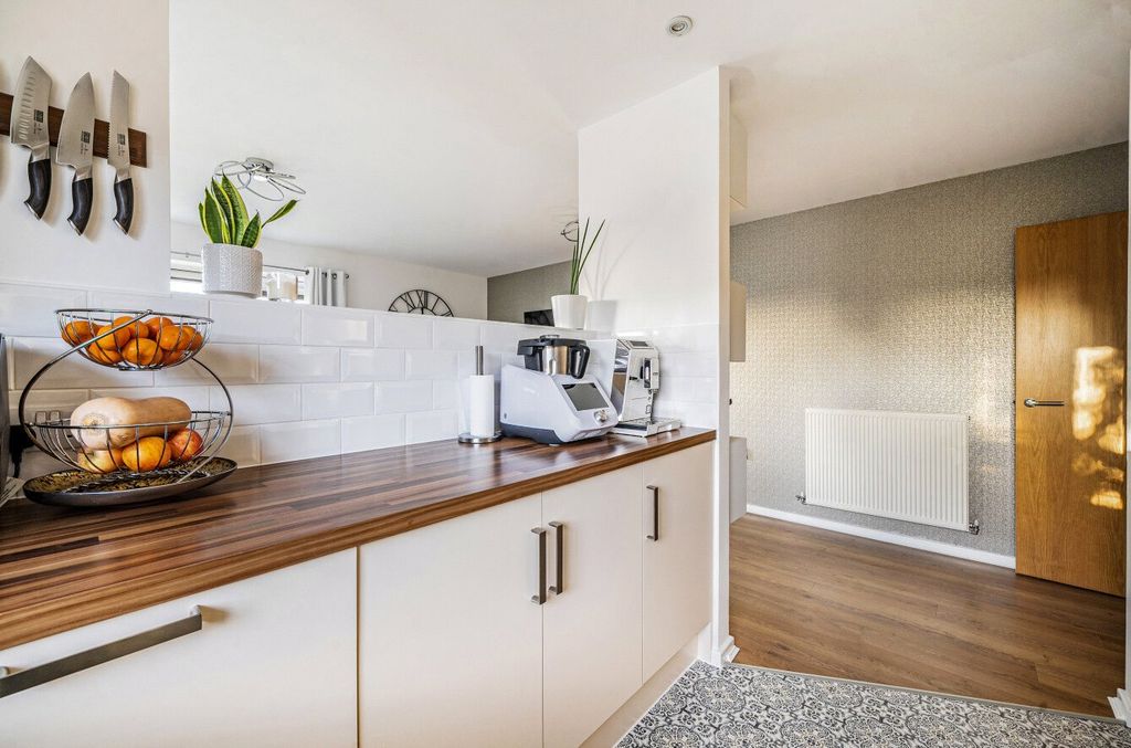 Additional image 13 of 2 bed flat for saleLondon Road, Binfield, Bracknell, Berkshire RG42