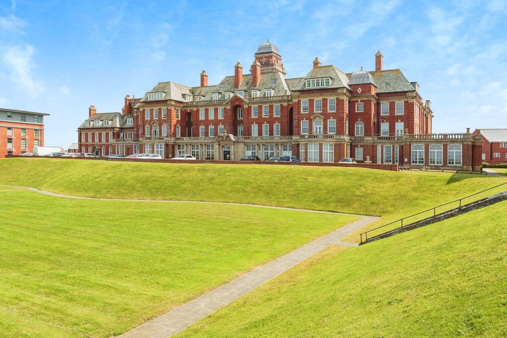 3 bed flat for saleQueens Promenade, Bispham, Blackpool, Lancashire FY2