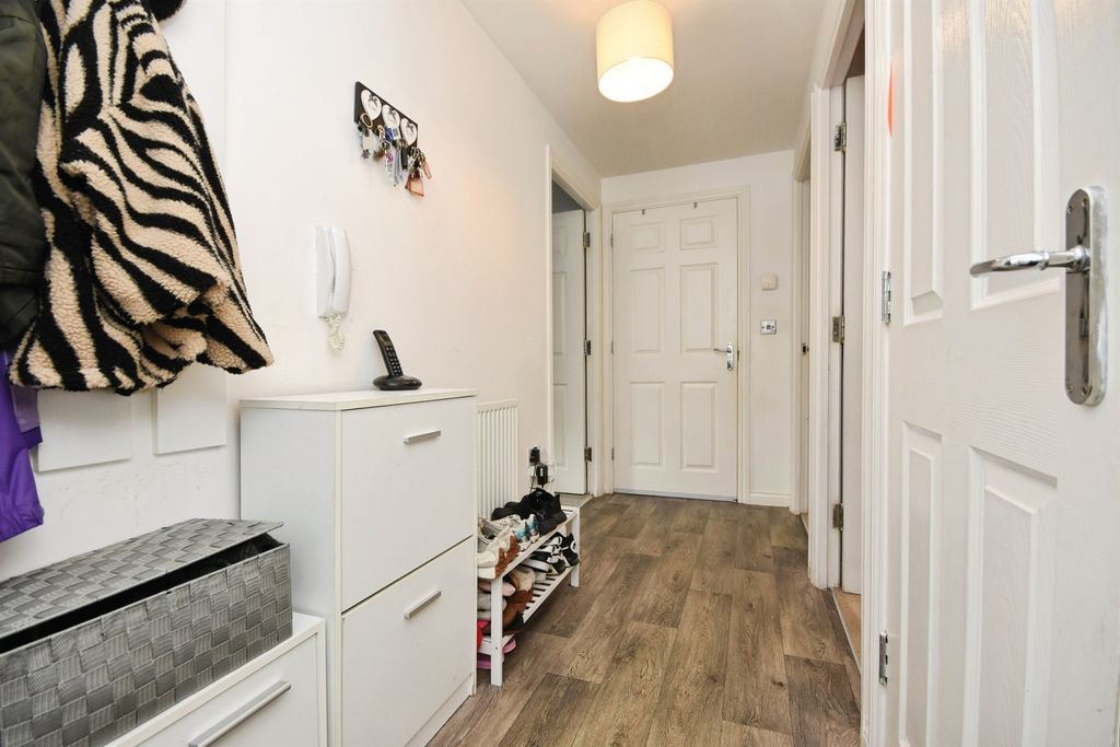 Additional image 8 of 2 bed flat for salePerryfields, Braintree CM7