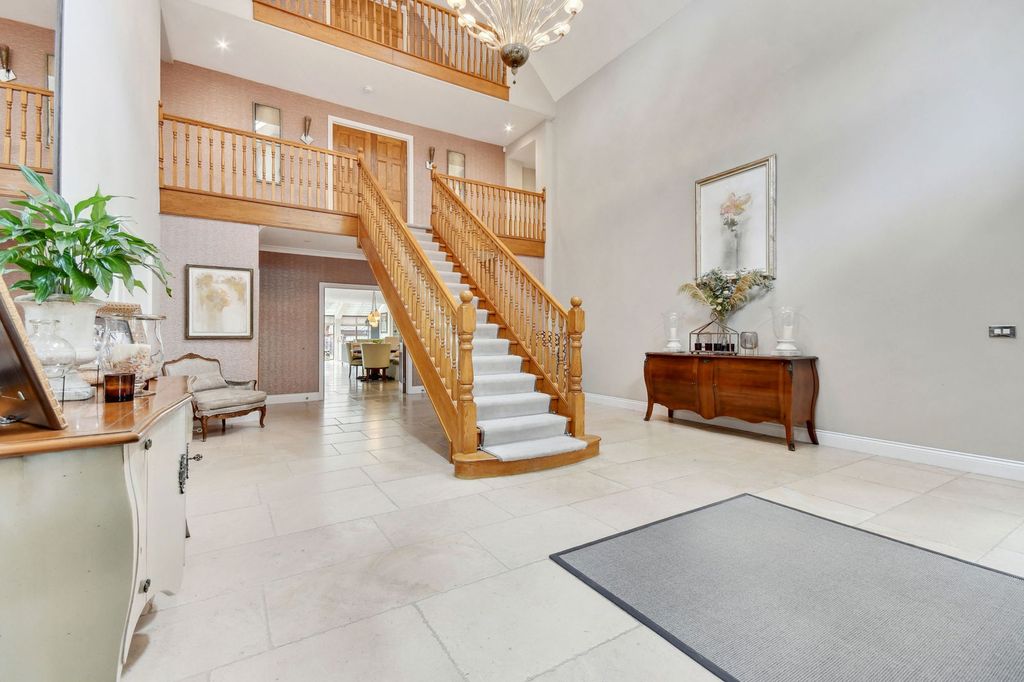 Additional image 4 of 6 bed detached house for saleChallacombe Close, Hutton Mount, Brentwood CM13