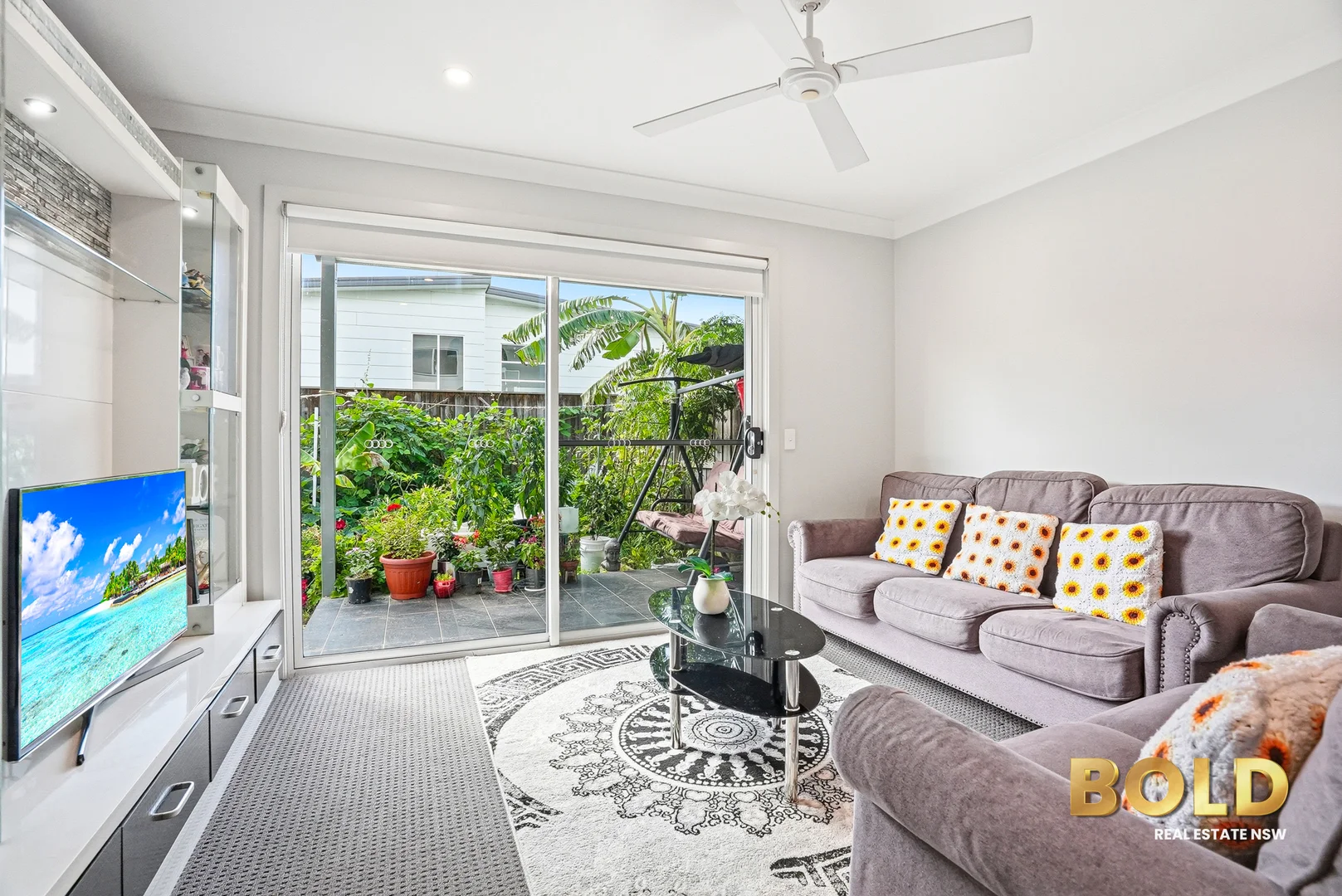 5/52A Atlantic Boulevard, Glenfield NSW 2167 photo 3