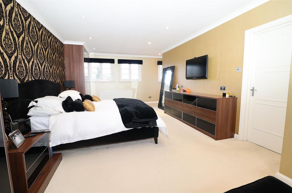 Additional image 18 of 5 bed detached house for saleBarham Avenue, Elstree, Borehamwood WD6