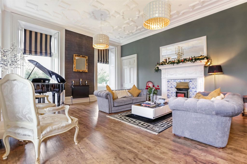 2 bed flat for saleWilderness Brae, Cumbernauld, Glasgow, North Lanarkshire G67 photo 3