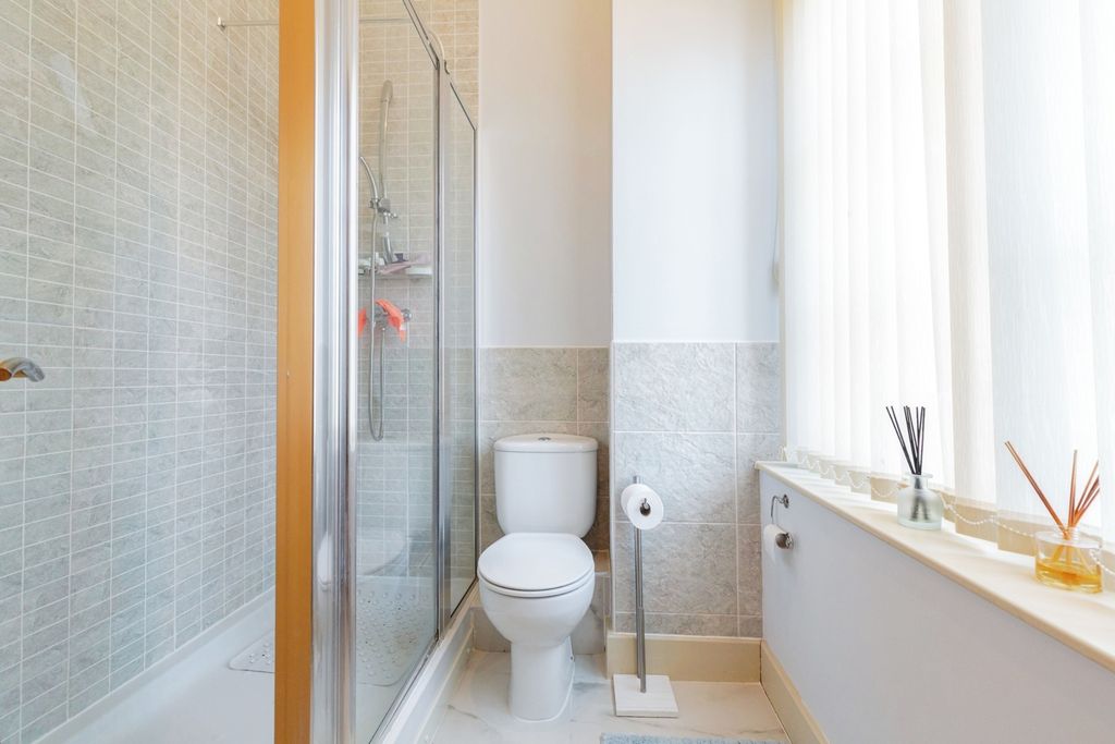 Additional image 12 of 3 bed flat for saleQueens Promenade, Bispham, Blackpool, Lancashire FY2