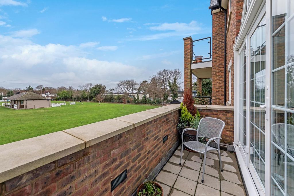 Additional image 10 of 3 bed flat for saleWest Common Road, Hayes, Kent BR2